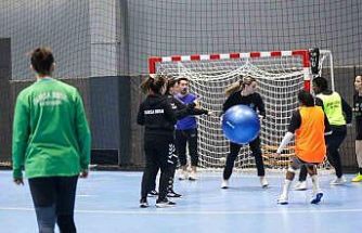 Bursa Büyükşehir Hentbol Takımı ligde ve Avrupa’da başarılı gidişatını sürdürüyor