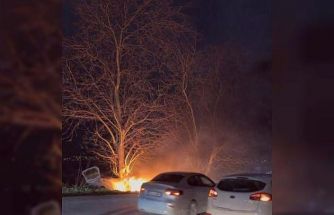 Bursa’da kontrolden çıkan otomobil önce ağaca çarptı sonra alev aldı