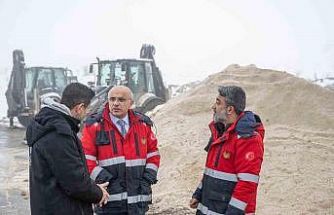 Büyükşehir Belediyesi ekipleri karla mücadelede 7/24 sahada