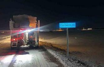 Büyükşehir kar ve tipiye karşı seferber: Kırsalda 187 yol açıldı, 46 yolda çalışma devam ediyor