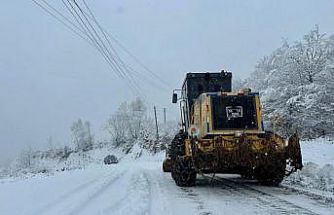 Büyükşehirden 17 ilçede karla mücadele mesaisi: 346 mahalle yoluna müdahale edildi