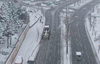 Büyükşehir’den kar yağışı sonrası arterlere anında müdahale