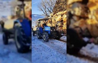 Buzlanmış yolda üç traktörü birbirine bağlayıp su taşıdılar
