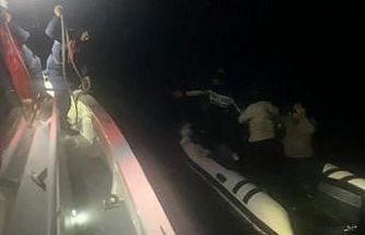 Çanakkale’de arızalanan lastik botla sürüklenen 8 kaçak göçmen kurtarıldı