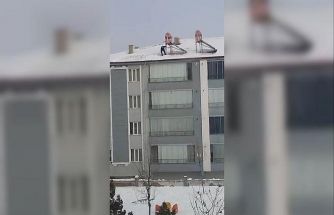 Çatıdaki karı temizlerken hayatını hiçe saydı