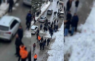 Çatıdan düşen kar kütlesi genç kızın hayatına mal oldu