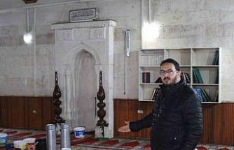 Çatısı akan 201 yıllık camide kovalı önlem