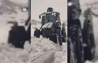 Çermik’te kardan dolayı kapanan mahalle yolları ulaşıma açıldı