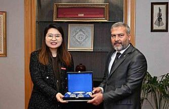 Çinli heyet Anadolu Üniversitesi Rektörü Adıgüzel ile buluştu