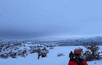 Çoban ve 9 keçisi, 3 gündür mahsur kaldığı yerden kurtarıldı