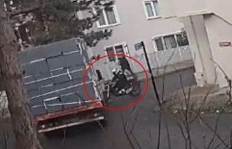 Çorlu’da kamyonetle motosikletin çarpıştığı kaza kamerada