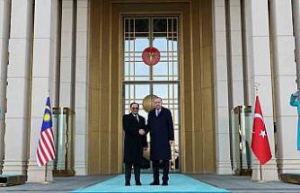 Cumhurbaşkanı Erdoğan, Malezya Başbakanı Enver İbrahim’i törenle karşıladı