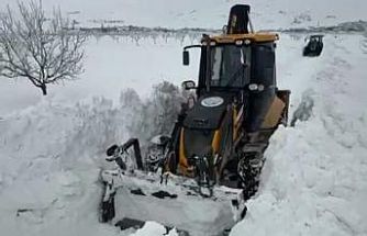 Darende Belediyesi’nden karla mücadelede yoğun mesai