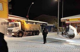 Diyadin’de ekiplerin karla mücadele mesaisi