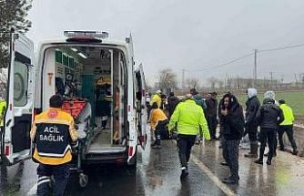 Diyarbakır’da otomobil yoldan çıktı: 2 yaralı