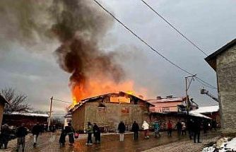 Domaniç’te ahır yangını korkuttu