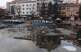 Donan Porsuk Çayı’nın buzu erimeye başladı