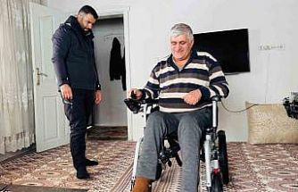 Duyarlı vatandaştan engelli vatandaşa akülü sandalye desteği