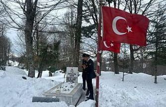Düzce’de jandarma personeli şehitleri kabirleri başında andı