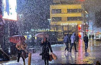 Düzce’de kar yağışı etkili oluyor