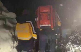 Ekiplerin uzun uğraşlarıyla yol açılarak hastaya ulaşıldı