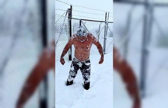Eksi 15 derecede kar banyosu yaptı