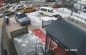 Elazığ’da 3 aracın karıştığı kaza kamerada: 1 yaralı