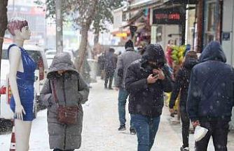 Elazığ’da beklenen kar yağışı başladı