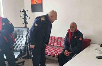 Elazığ’da donmak üzere olan vatandaşın yardımına itfaiye yetişti