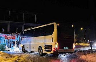 Elazığ’da facianın eşiğinden dönüldü: Otobüs devrilmekten son anda böyle kurtuldu