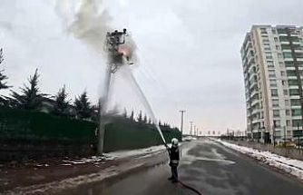 Elektrik direğindeki yangına müdahale, itfaiye erinin gözünden kayda alındı