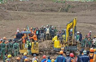 Endonezya’daki toprak kaymasında can kaybı 25’e yükseldi