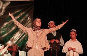 Engelli Bireyler Sahnede Usta Sanatçılara Taş Çıkarttı
