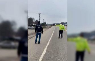 Erbaa’da tırın yatak kısmında saklanan 2 kaçak göçmen yakalandı