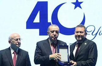 Erdoğan’dan İzmirli iş adamı Nazım Torbaoğlu’na anlamlı plaket