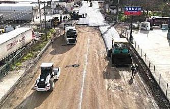Erenler’de sanayi hattının asfaltı yenileniyor