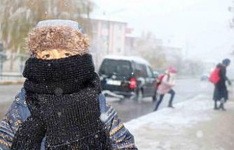 Erzincan güne karla uyandı