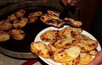 Erzincan’da soğuk kış gecelerinin sıcak lezzeti kaşarlı patates