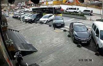 Esenler’de İETT otobüsü park halindeki araçlara çarptı