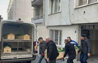 Evinde istiflediği giysi yığınlarının arasında ölü bulundu