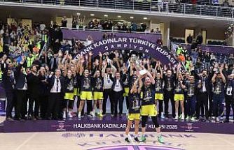 Fenerbahçe Opet, Halkbank Kadınlar Türkiye Kupası’nın sahibi oldu