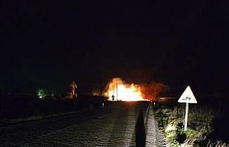 Fırtına elektrik tellerini kopardı, çıkan yangın büyümeden söndürüldü