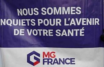 Fransa’da doktorlar 10 günlük grev kapsamında Paris’in sokaklarını doldurdu