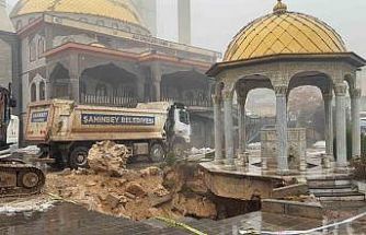 Gaziantep’te yoğun yağış sonrası cami avlusu çöktü