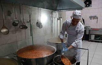 Gebze’deki aşevinden ayda 7 bin 800 öğün sıcak yemek