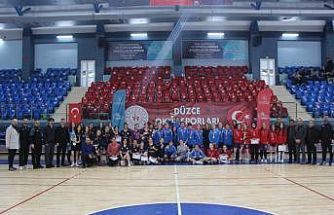 Genç kızlar futsalda şampiyon Düzce Spor Lisesi oldu