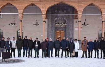 Gençler sabah namazında bir araya geldi