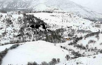 Girlevik Şelalesi’nde kar kalınlığı 20 santimetreye ulaştı