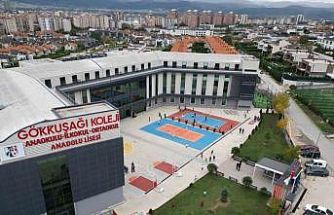 Gökkuşağı Koleji’nde çifte gurur