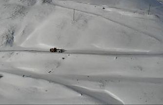 Gümüşhane’de kapanan köy yollarında kar mesaisi aralıksız sürüyor